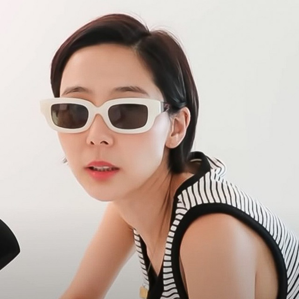 세컨아이즈-김나영 유튜브 노필터티비 프로젝트프로덕트 AUCC2 C7 사각 뿔테 선글라스